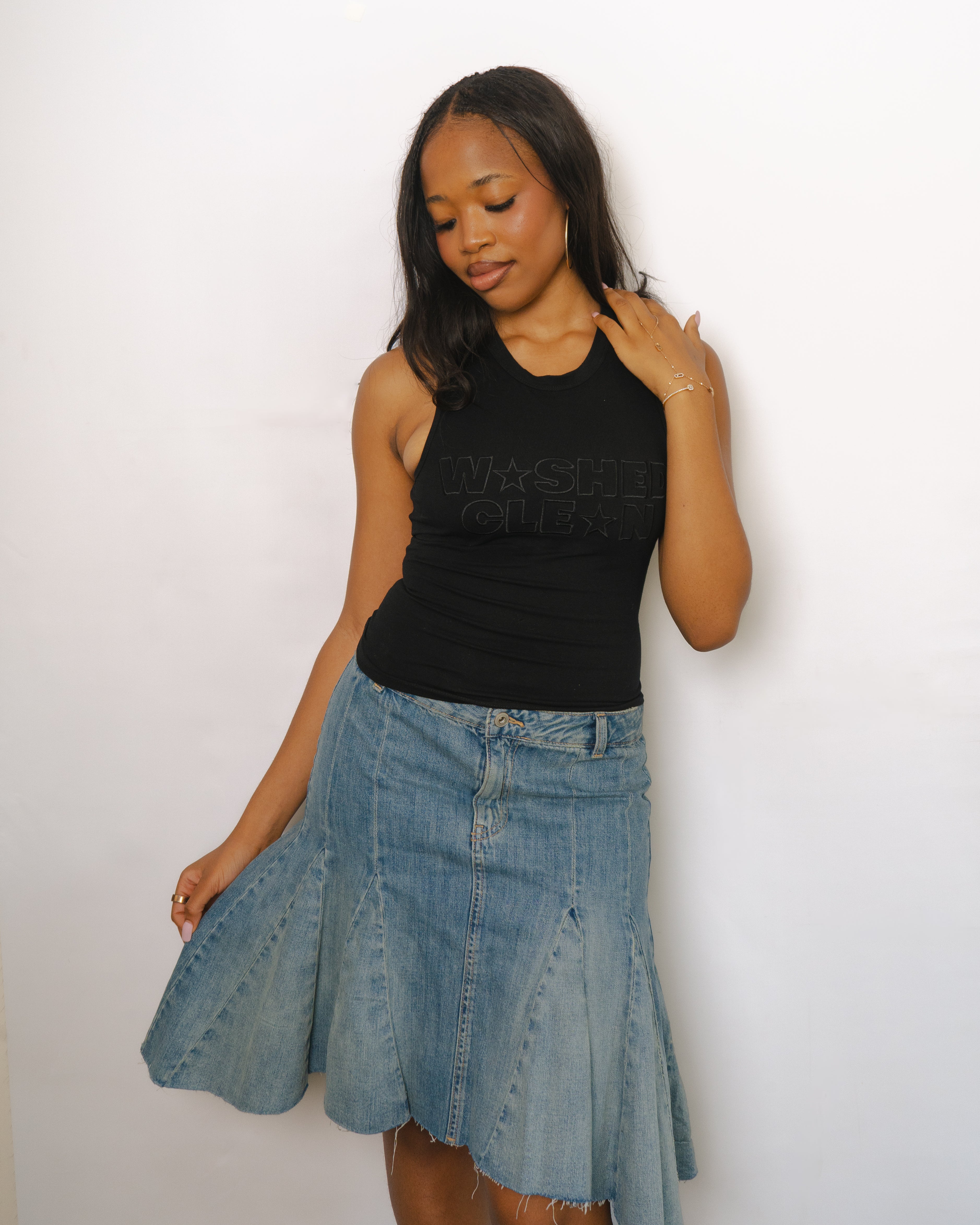 Adéníkẹ̌ Tank